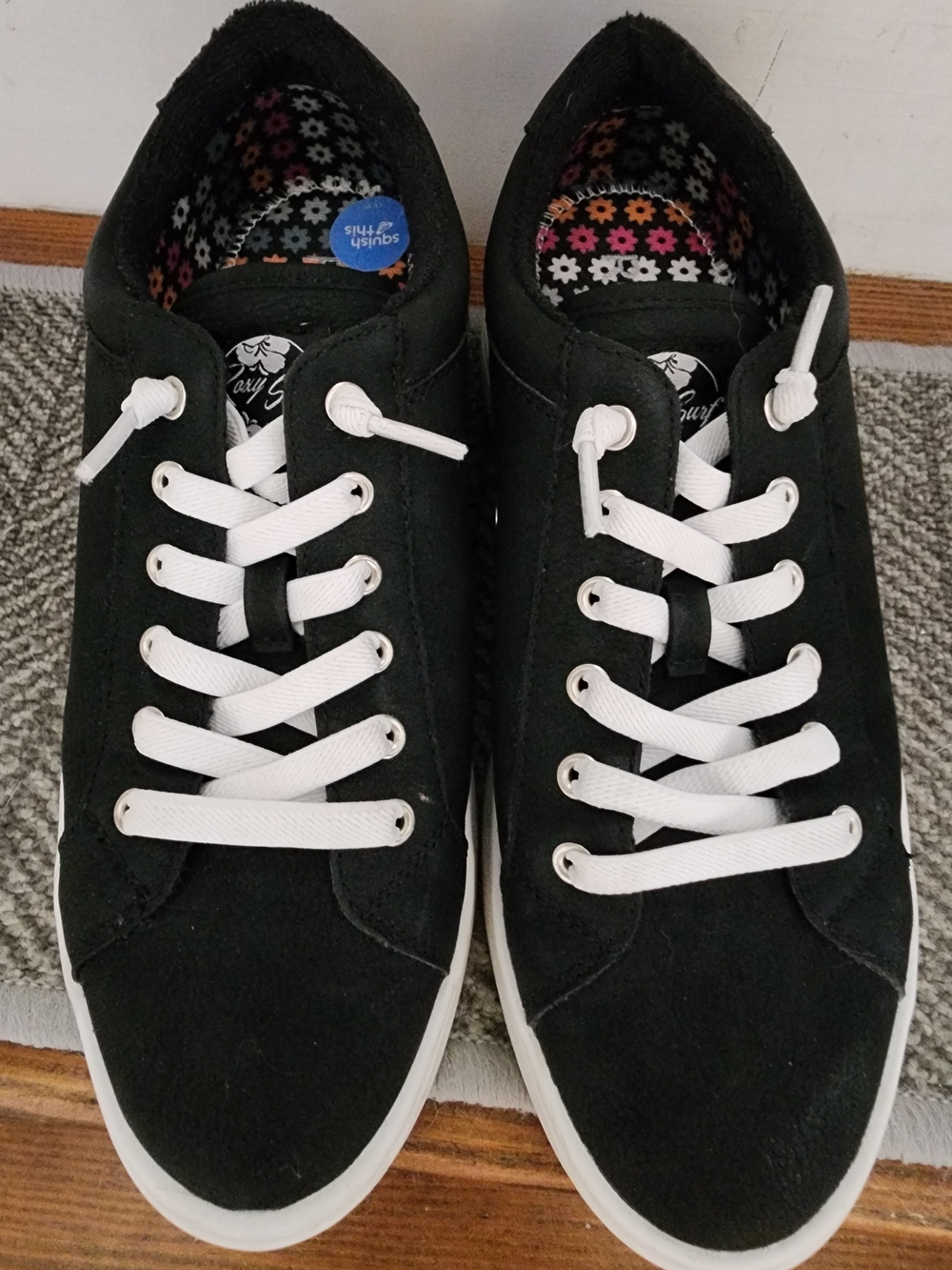 Roxy Black Low-Top Sneakers with White Laces